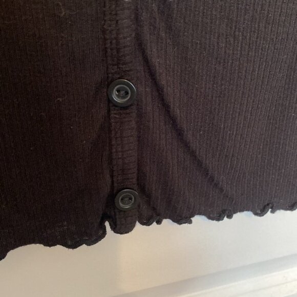 Ribbed faux button up ribbed cropped t shirt - Picture 2 of 3